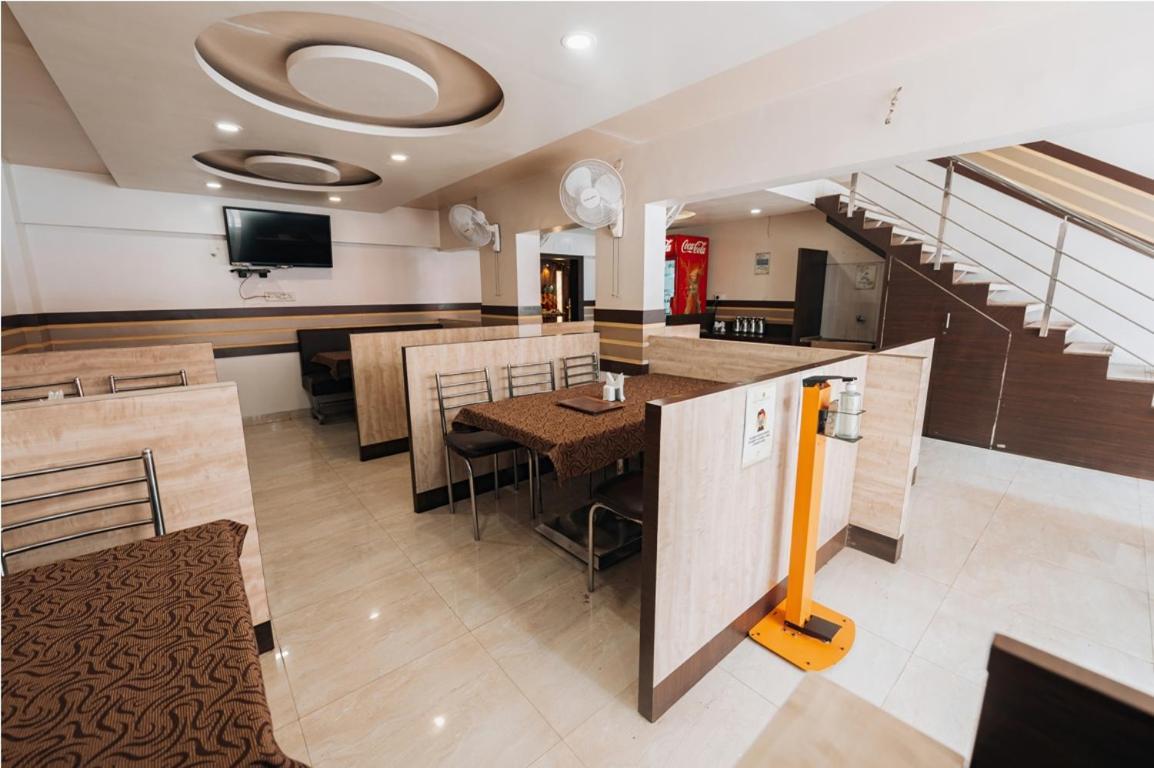 Hotel Krushna Inn Trimbak Kültér fotó