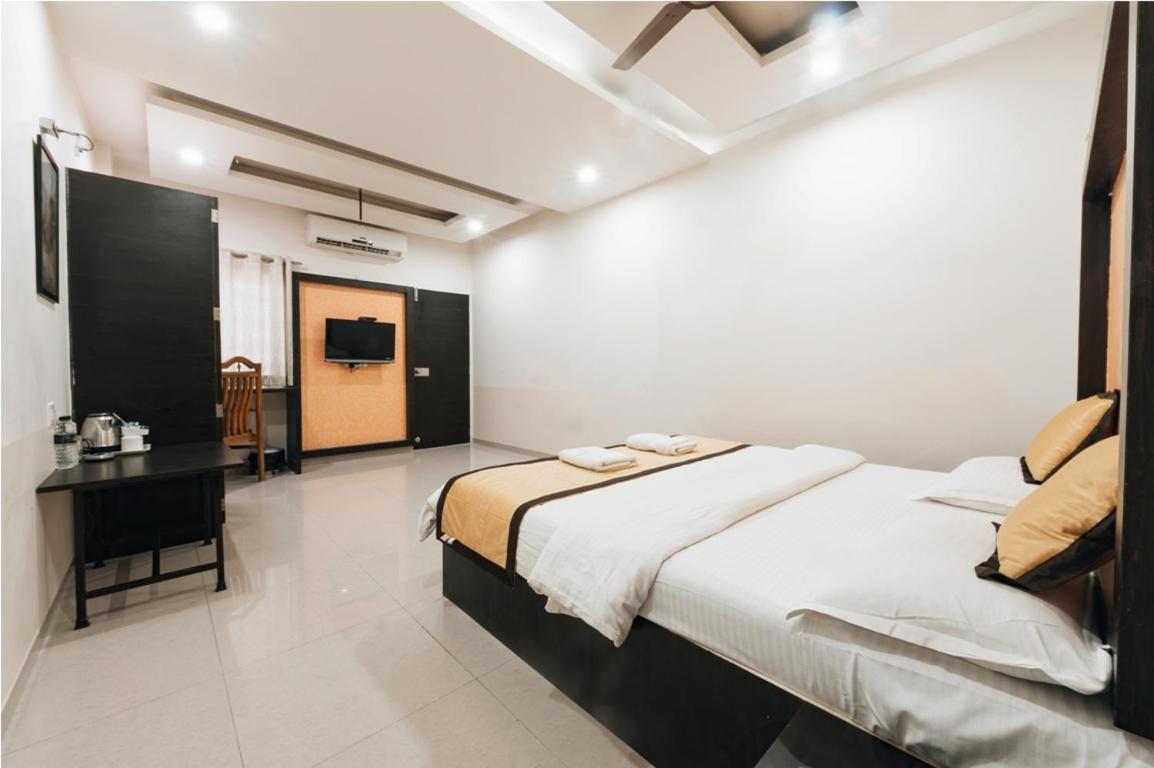 Hotel Krushna Inn Trimbak Kültér fotó